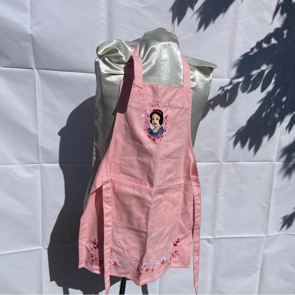 Williams Sonoma Disney  girls Snow Whites apron